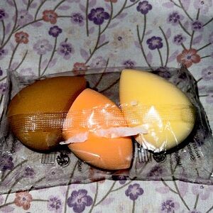 🆕🆕🆕BRAND NEWWW SET OF (3) PACKS OF - THREE/PIECE BEAUTY BLENDERS IN EACH PACK